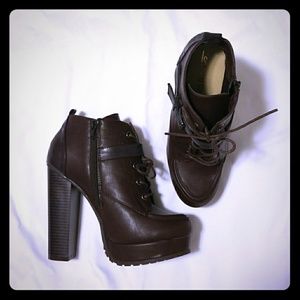 Leyla  Stone Burgundy Booties 7.5